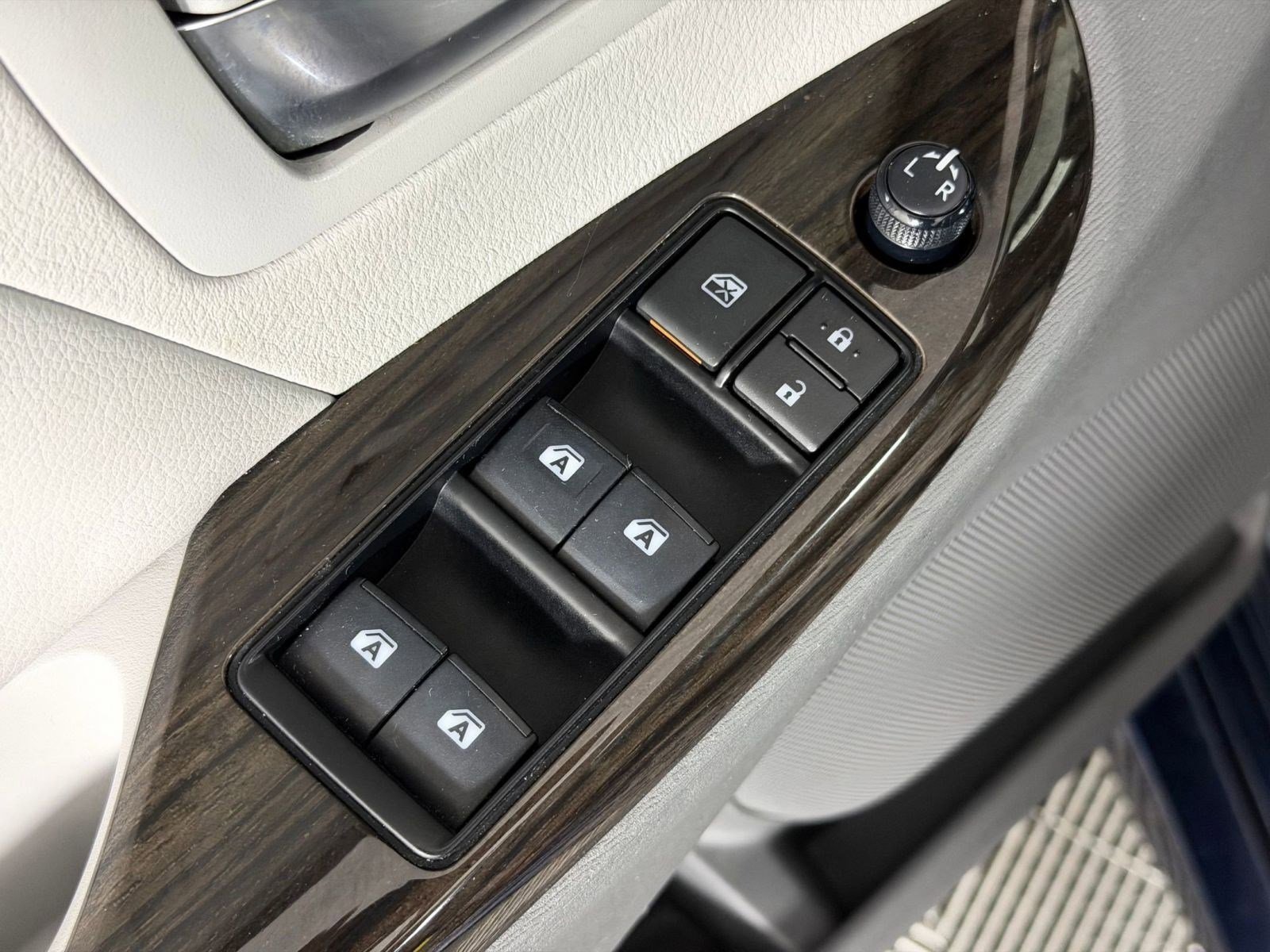 Used 2019 Toyota Sienna XLE FWD image 22
