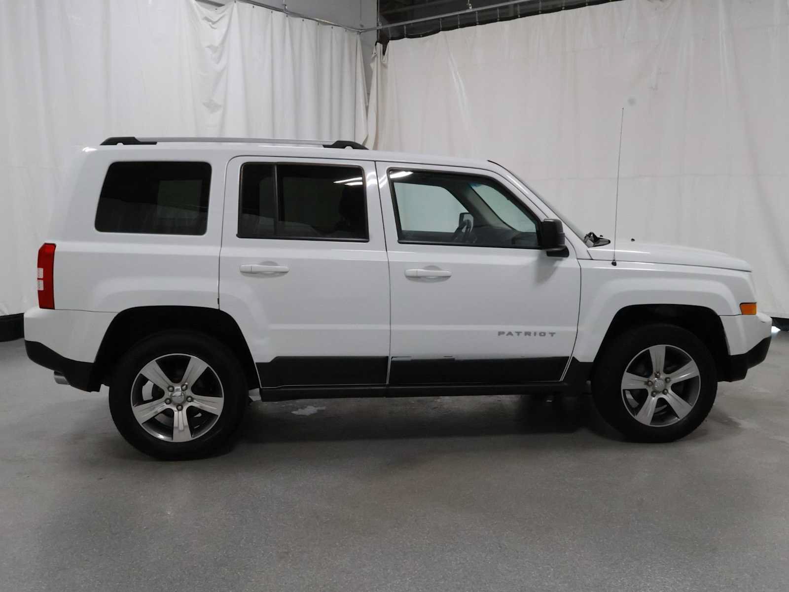 Used 2017 Jeep Patriot High Altitude AWD/4WD image 10