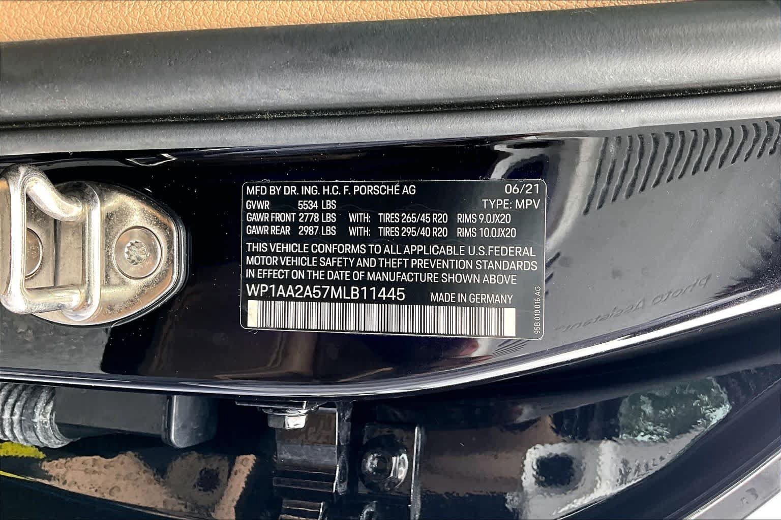 Used 2021 Porsche Macan AWD/4WD image 32