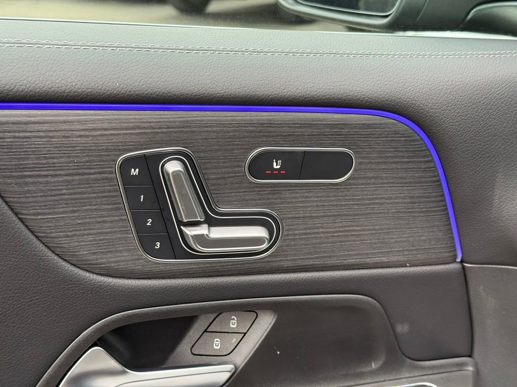 Used 2026 Mercedes-Benz GLB 250 image 4