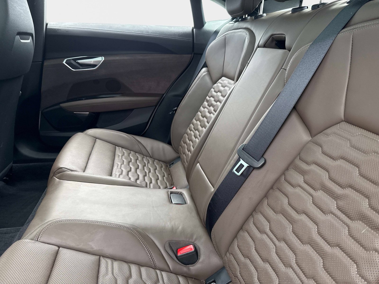 Used 2023 Audi e-tron GT Prestige image 13