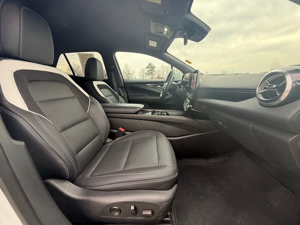 Used 2024 Chevrolet Blazer EV LT image 34