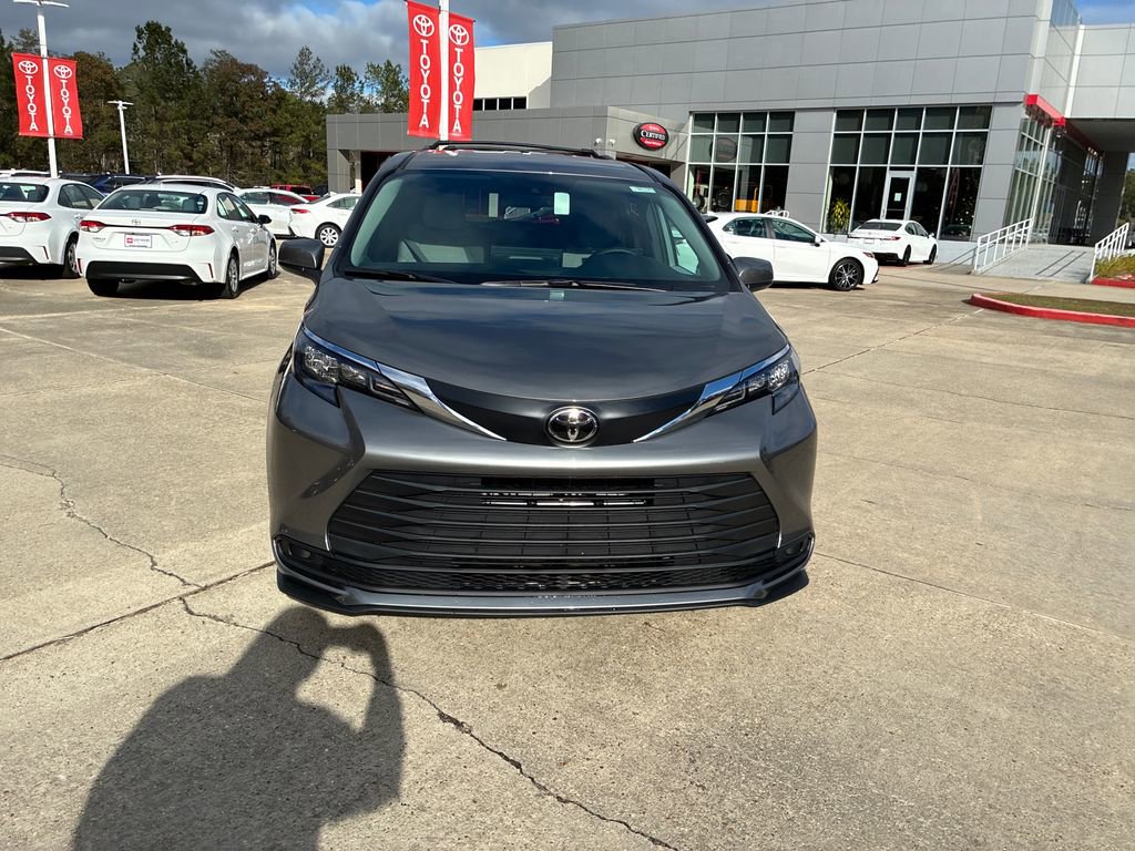 New 2026 Toyota Sienna LE image 10