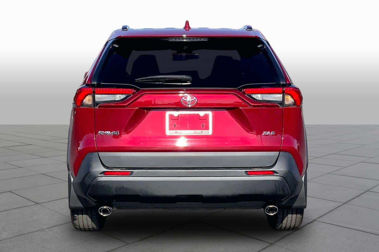 Used 2021 Toyota RAV4 XLE Premium FWD image 5