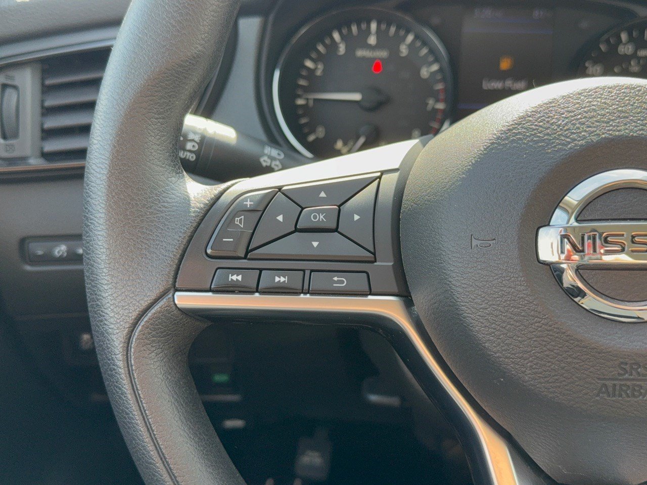 Used 2019 Nissan Rogue Sport SV FWD image 18
