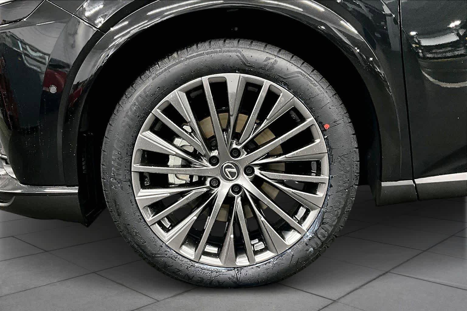 Used 2025 Lexus RX 450h Luxury w/ Convenience Package image 10