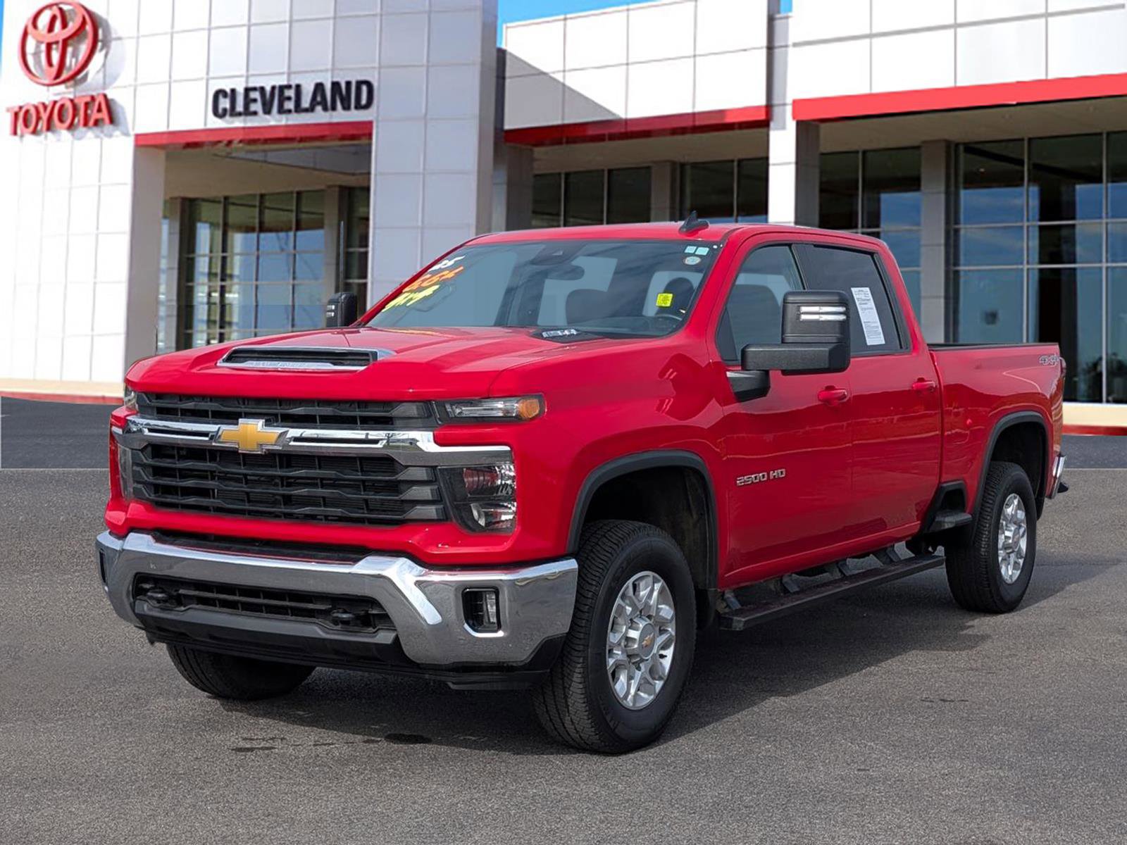 Used 2025 Chevrolet Silverado 2500 LT image 4