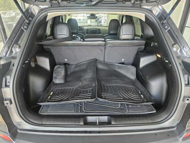 Used 2021 Jeep Cherokee Latitude Plus AWD/4WD image 11