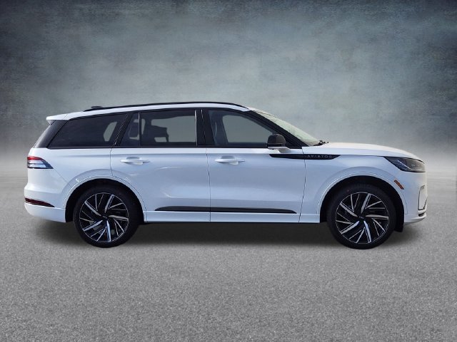 New 2026 Lincoln Aviator Black Label w/ Jet Appearance Package AWD/4WD image 8