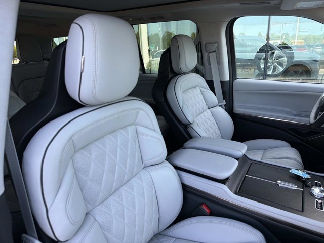 New 2026 Lincoln Navigator Black Label image 19