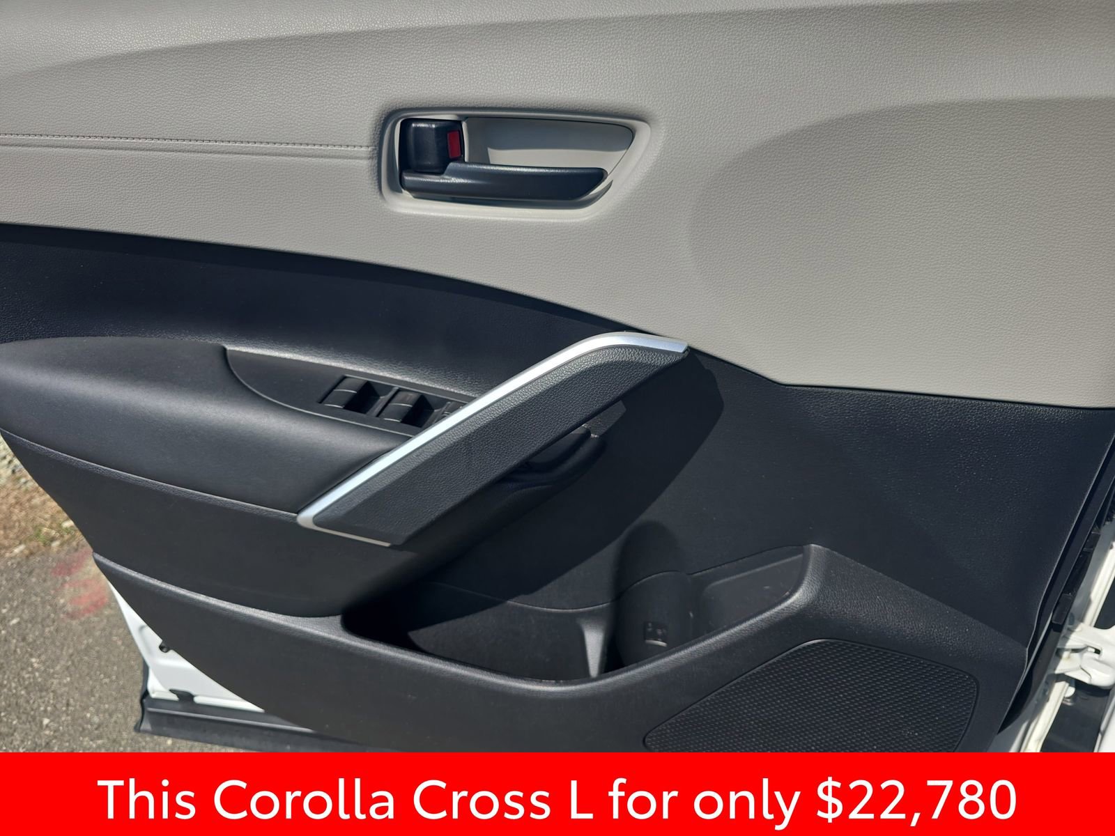 Used 2024 Toyota Corolla Cross L image 33