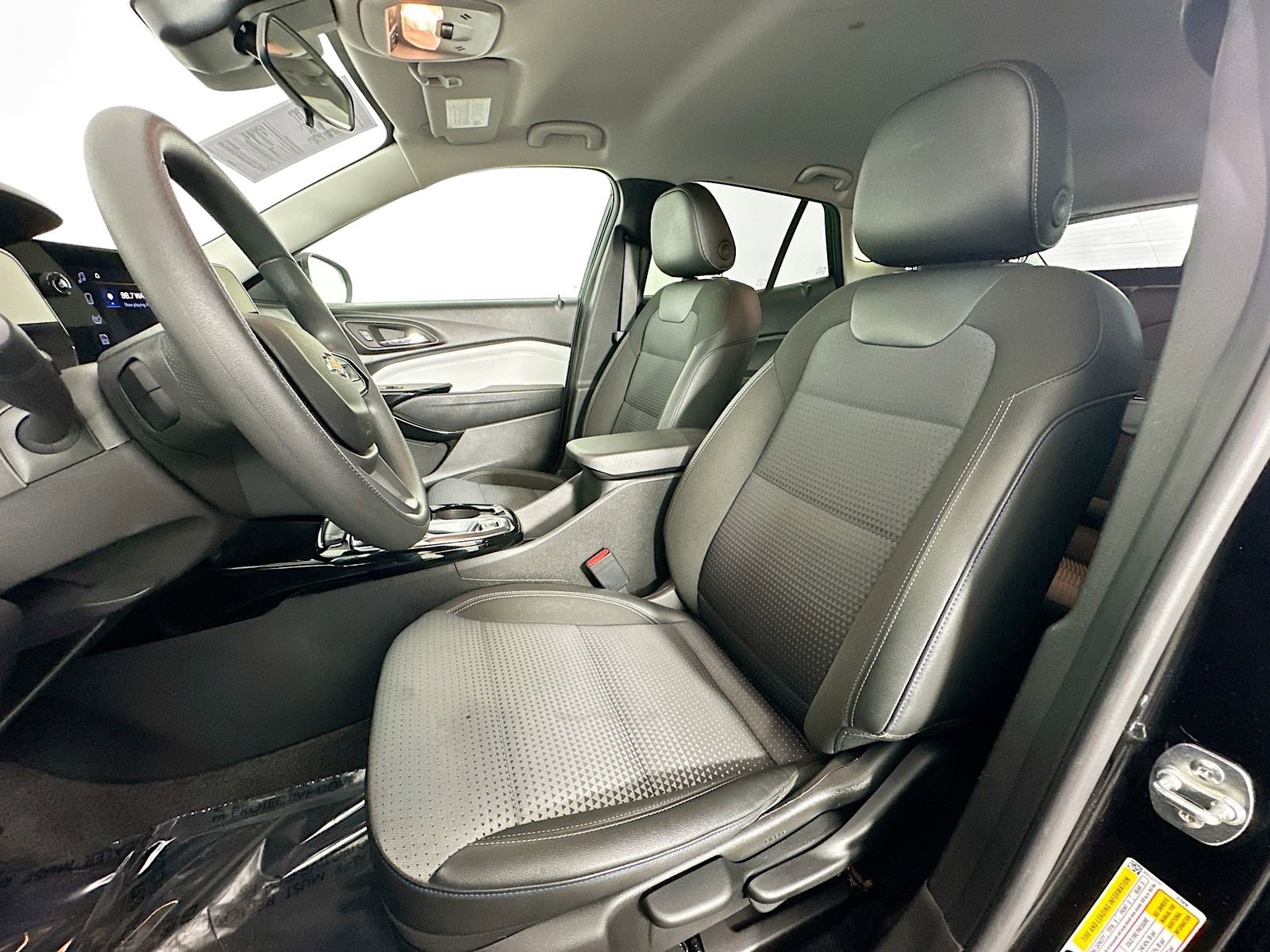 Used 2025 Chevrolet Trax LT image 20