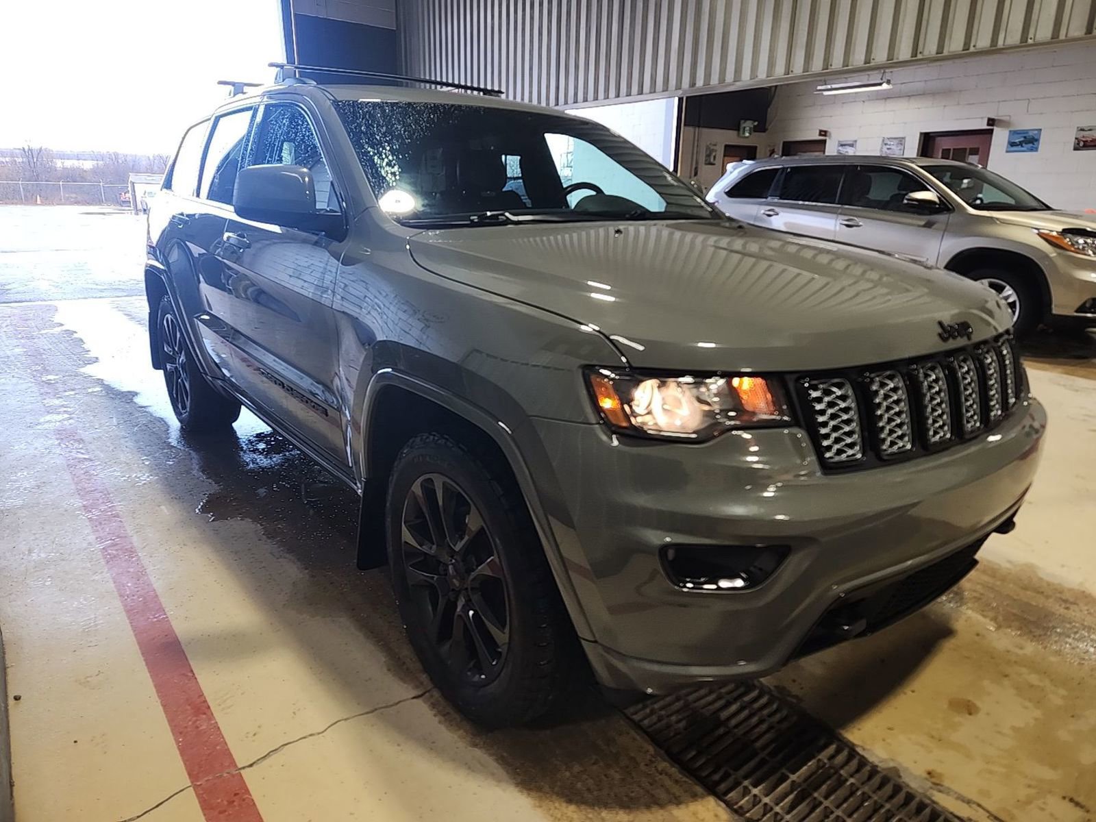 Used 2020 Jeep Grand Cherokee Altitude image 5