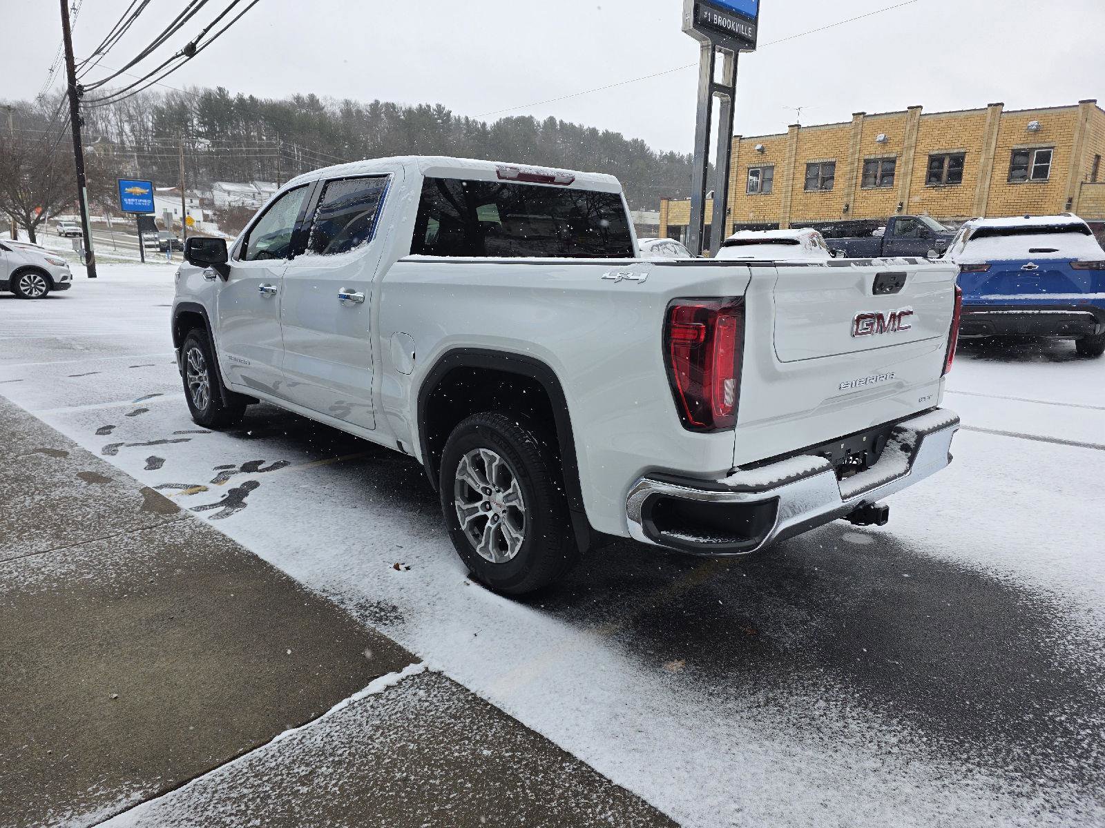 Used 2024 GMC Sierra 1500 SLT image 7