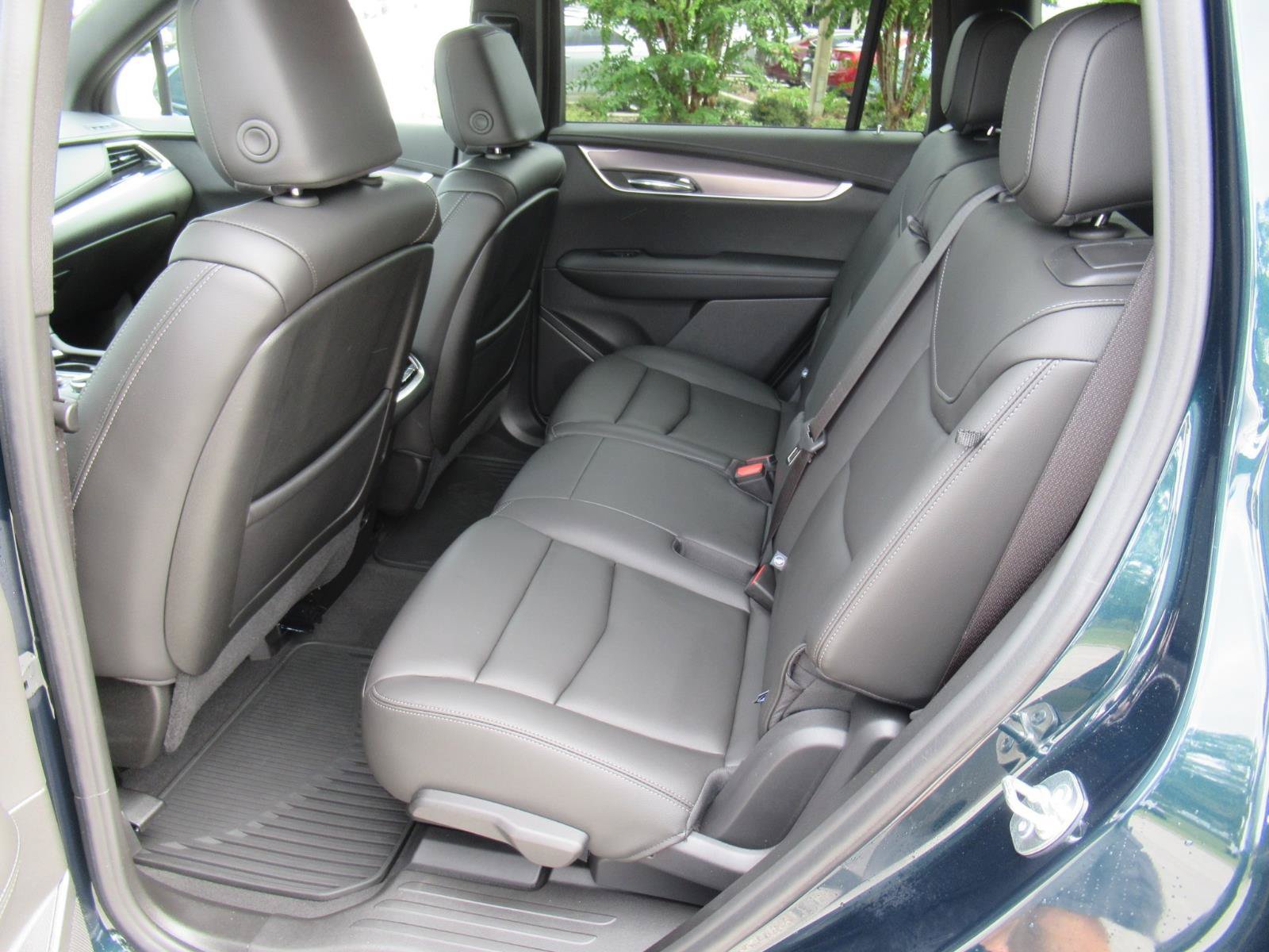 Certified 2025 Cadillac XT6 Luxury FWD image 35