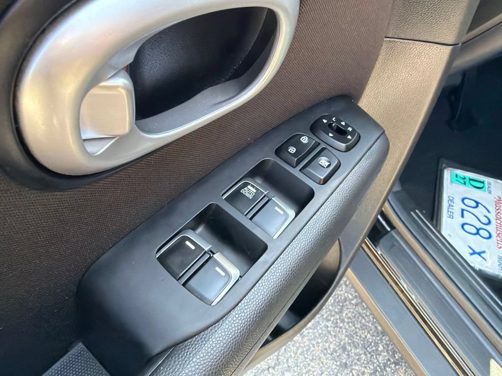 Used 2019 Kia Soul FWD image 13
