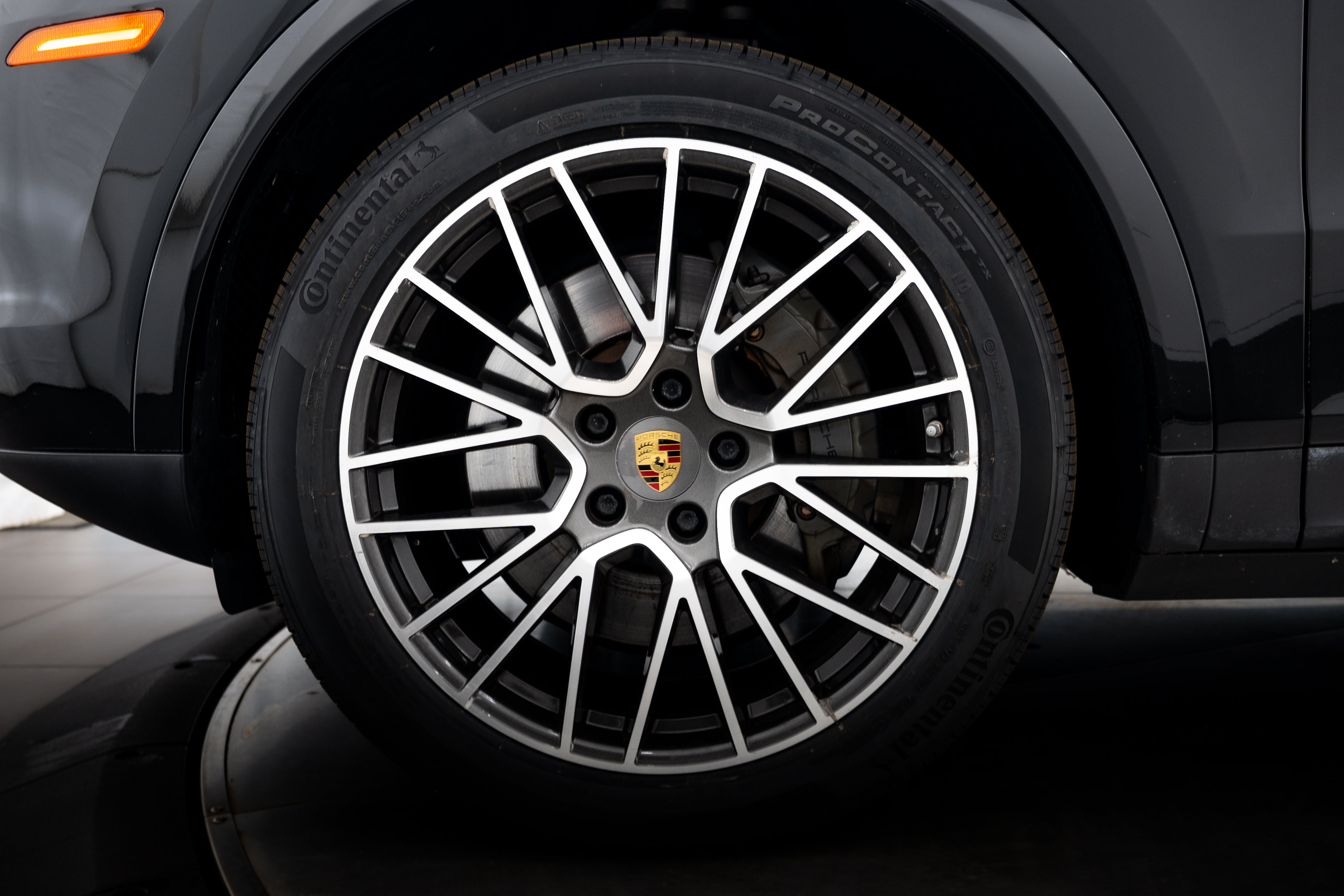 Certified 2023 Porsche Cayenne S AWD/4WD image 11