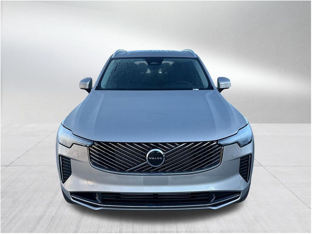New 2026 Volvo XC90 T8 Core image 2