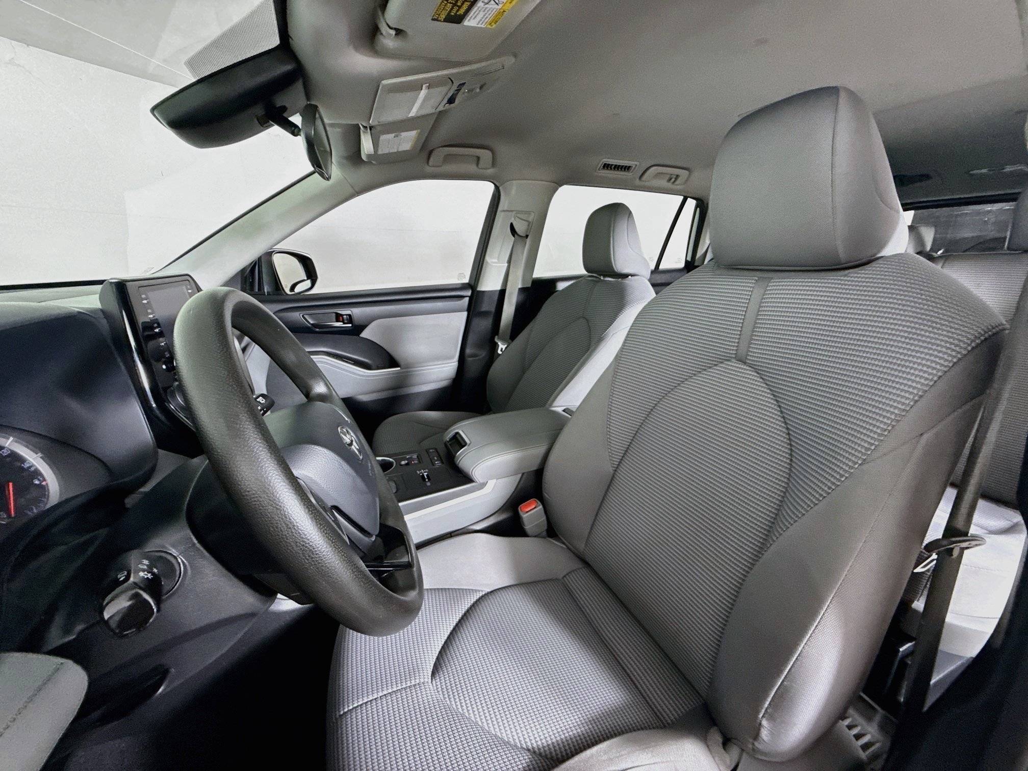 Used 2021 Toyota Highlander L FWD image 24