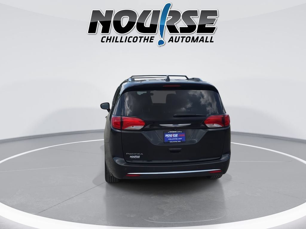 Used 2018 Chrysler Pacifica Touring-L w/ Tire & Wheel Group FWD image 7