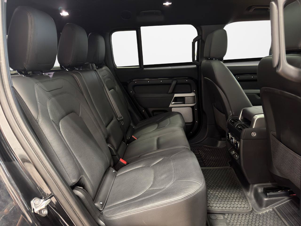 Used 2023 Land Rover Defender 130 SE AWD/4WD image 27