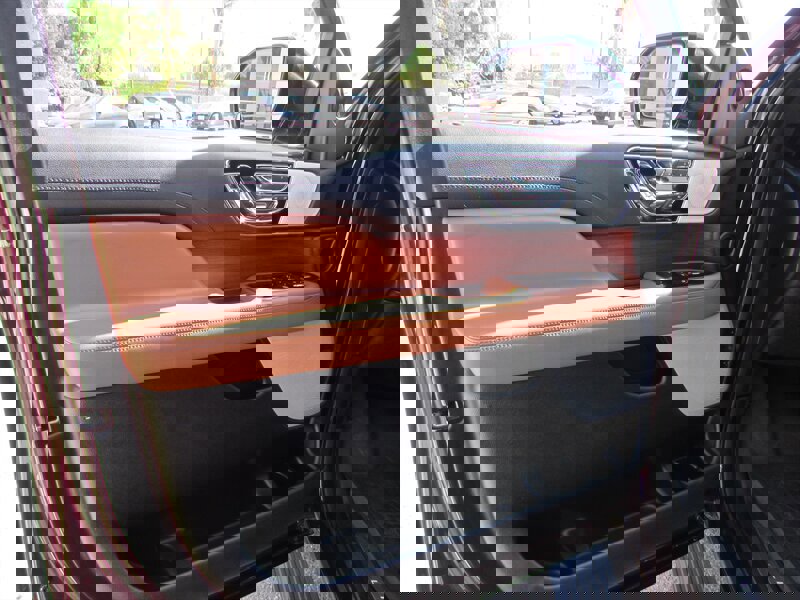 Used 2018 Lincoln Navigator L Reserve w/ Technology Package AWD/4WD image 5