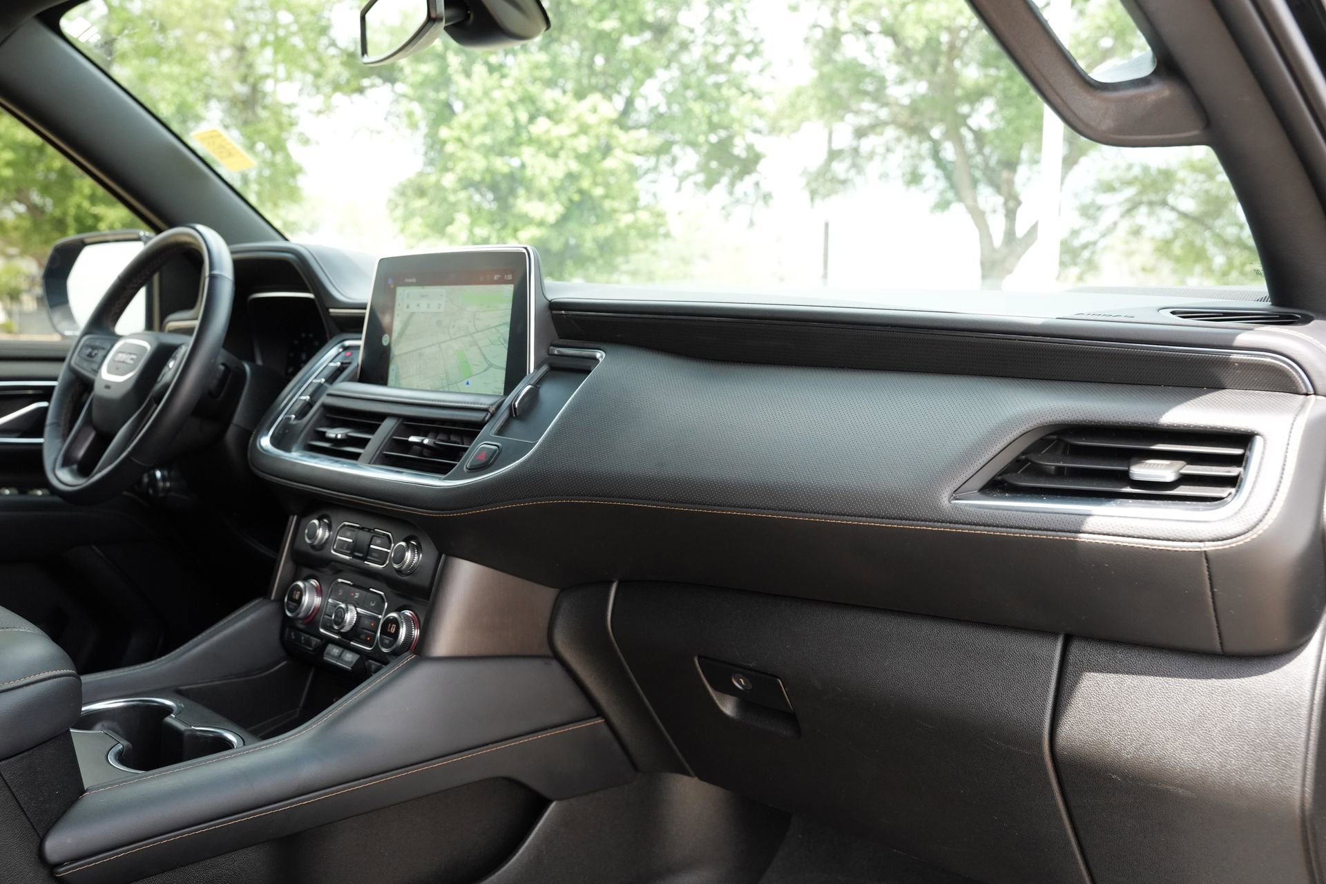 Used 2022 GMC Yukon AT4 image 19