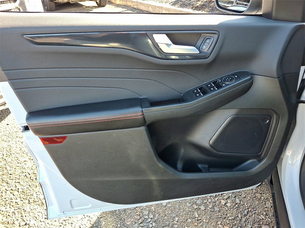 Used 2025 Ford Escape ST-Line image 14