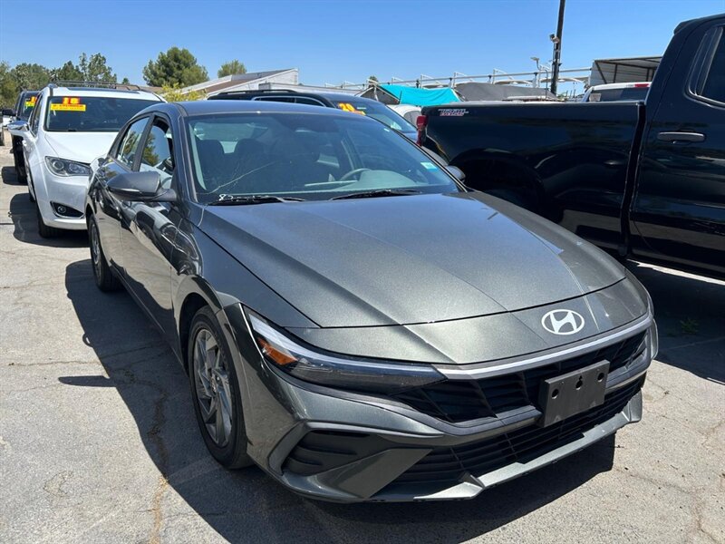 Used 2024 Hyundai Elantra SEL FWD image 2