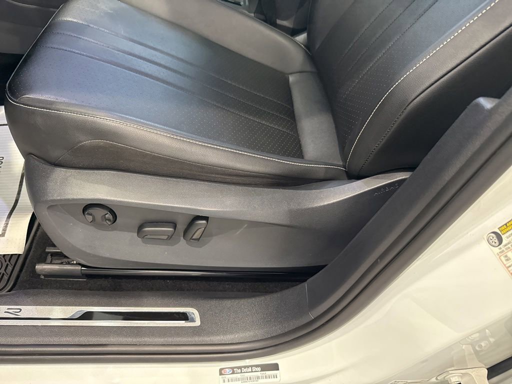 Used 2023 Volkswagen Tiguan SE R-Line image 20