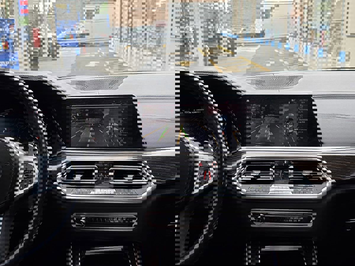 Used 2020 BMW X5 M50i w/ Premium Package image 23