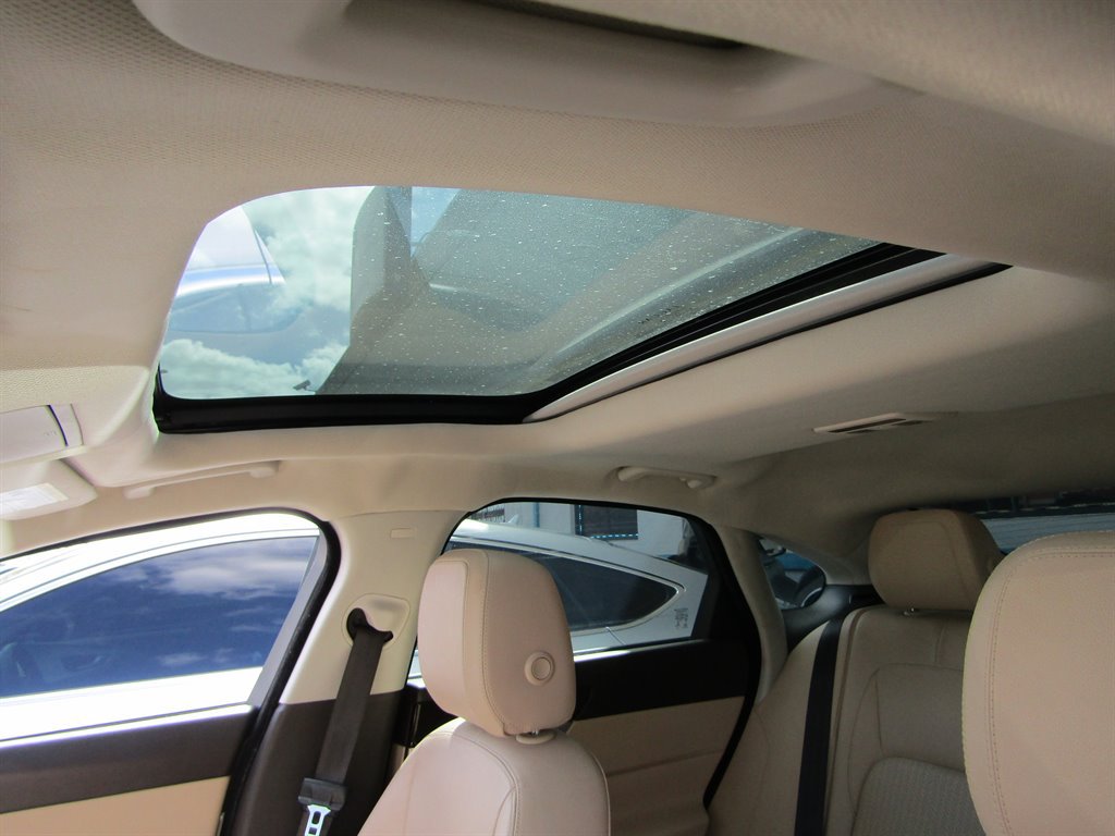 Used 2016 Jaguar XF Prestige RWD image 12