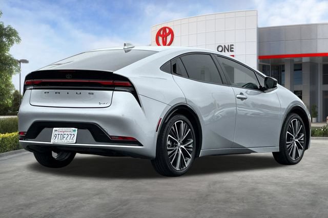Used 2025 Toyota Prius XLE FWD image 5