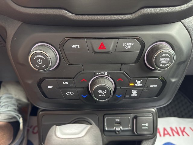 Used 2020 Jeep Renegade Latitude w/ Cold Weather Group image 24