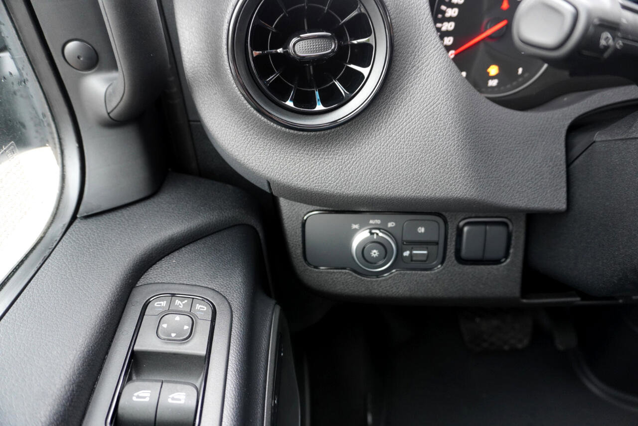 Used 2025 Mercedes-Benz Sprinter 2500 image 11