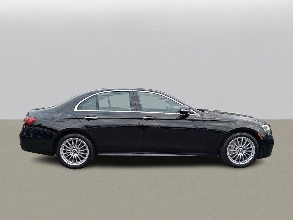 Used 2022 Mercedes-Benz E 350 4MATIC Sedan image 3