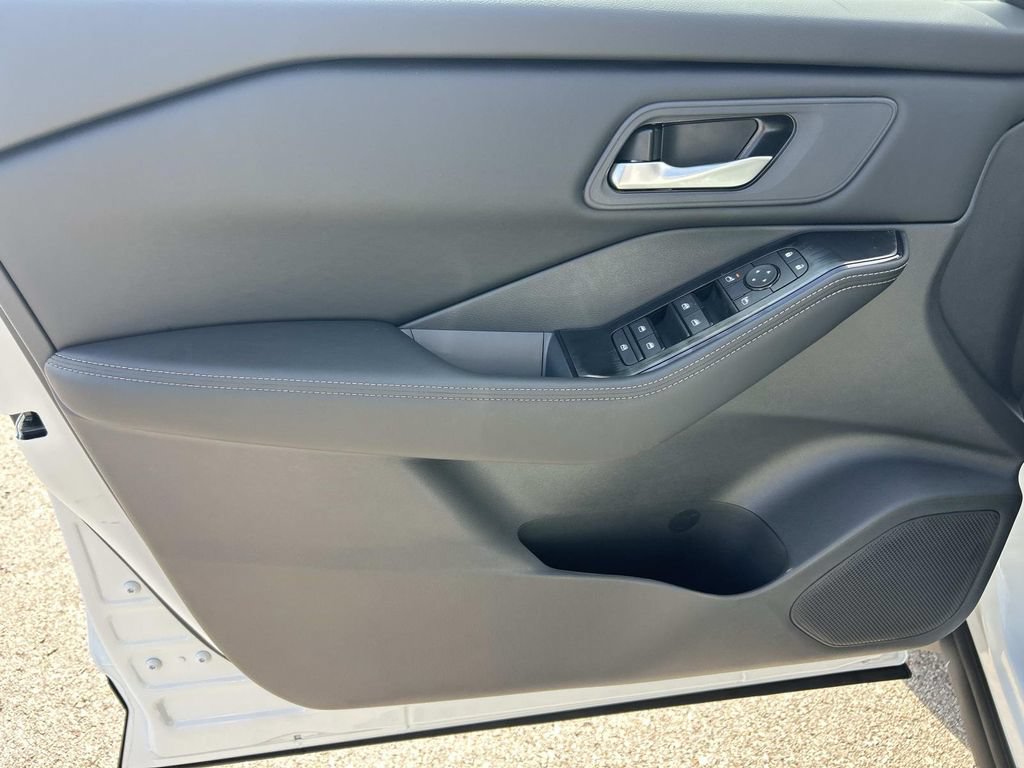 New 2026 Nissan Rogue SV AWD/4WD image 15