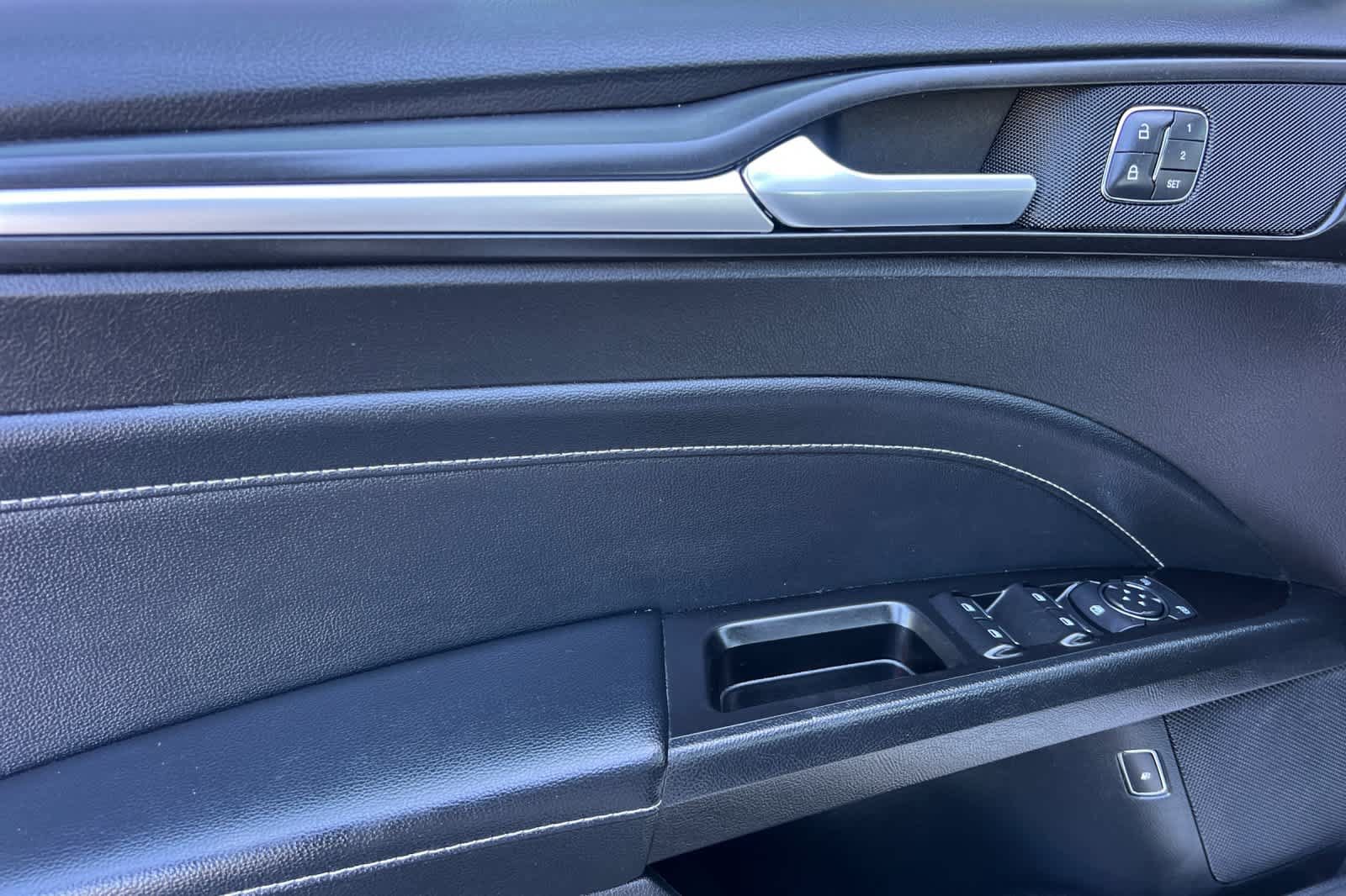 Used 2019 Ford Fusion Energi Titanium FWD image 12