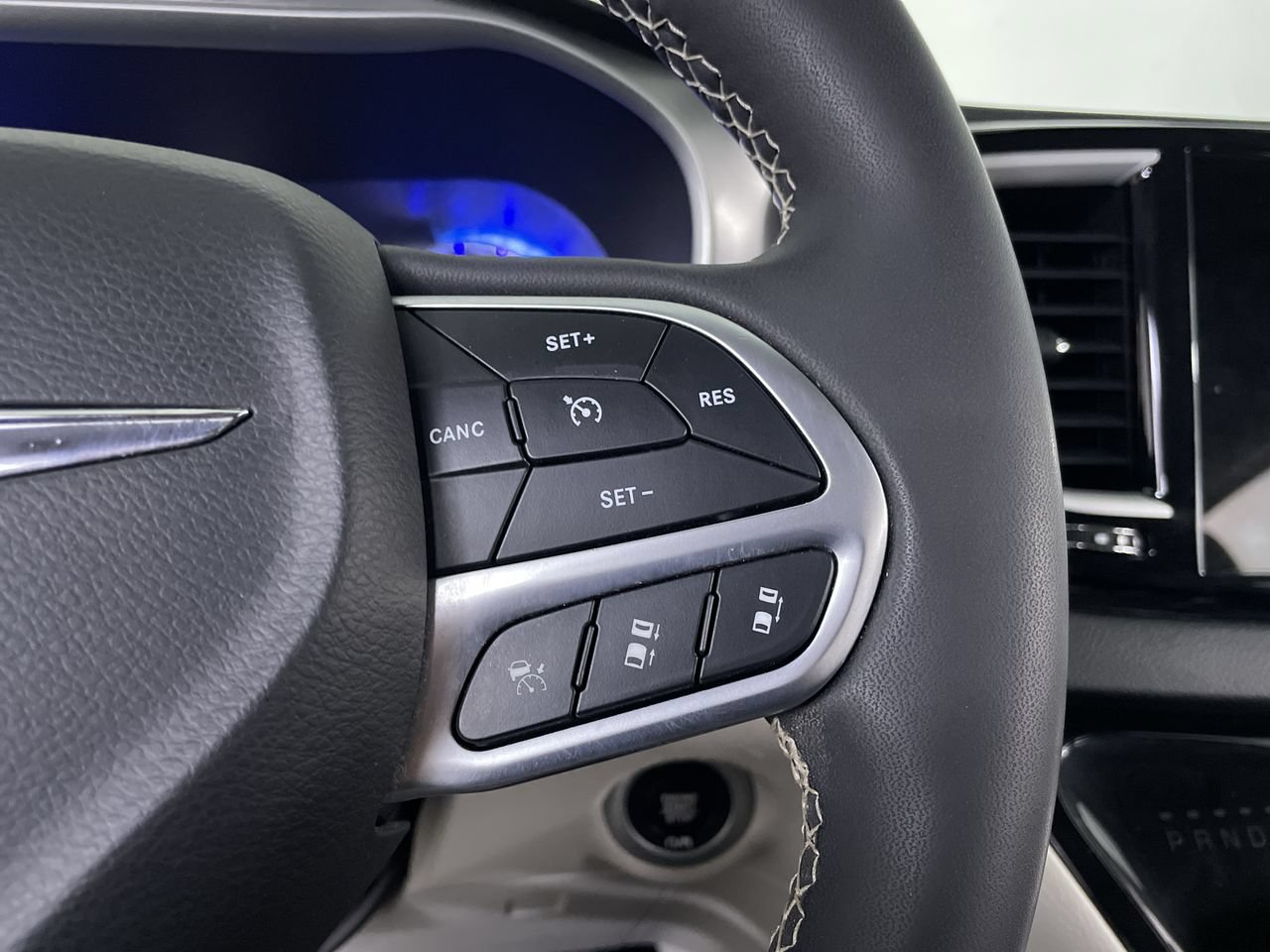Used 2022 Chrysler Pacifica Touring-L FWD image 24