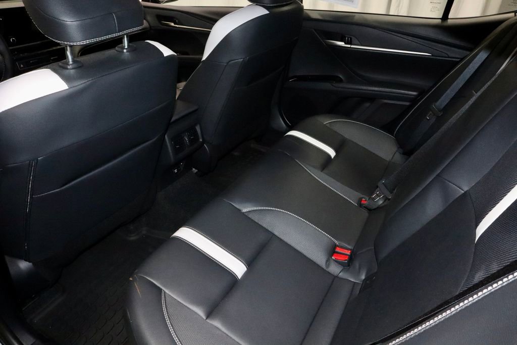 Used 2025 Toyota Camry SE image 20