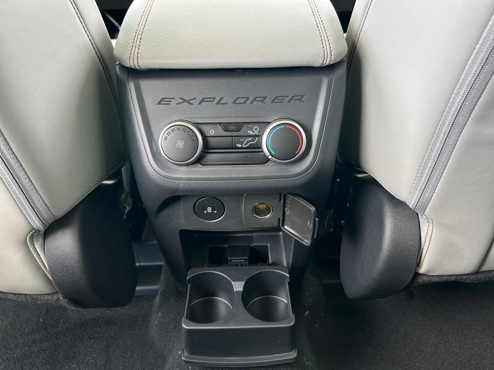 New 2026 Ford Explorer Active w/ Active Comfort Package RWD image 32