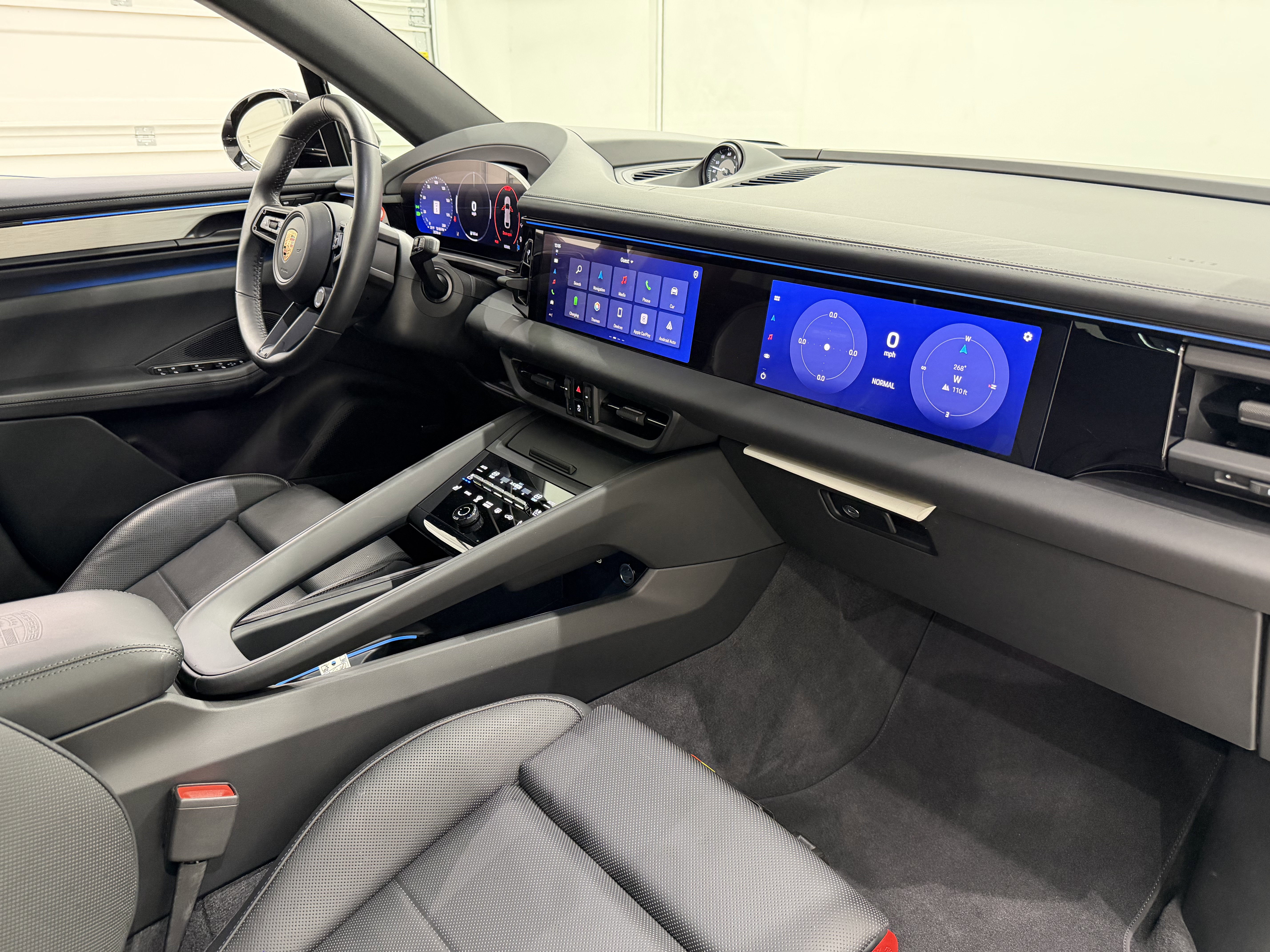 Certified 2025 Porsche Macan 4S Electric AWD/4WD image 28