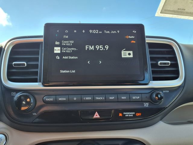 Used 2023 Hyundai Venue Limited FWD image 26