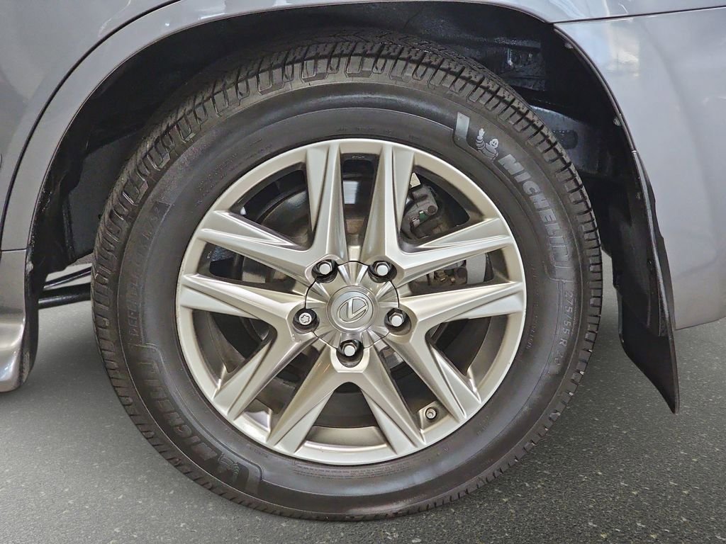 Used 2013 Lexus LX 570 4WD w/ Luxury Pkg image 34
