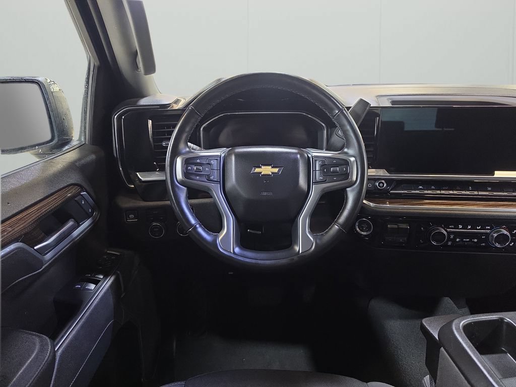 Used 2025 Chevrolet Silverado 1500 LT AWD/4WD image 18