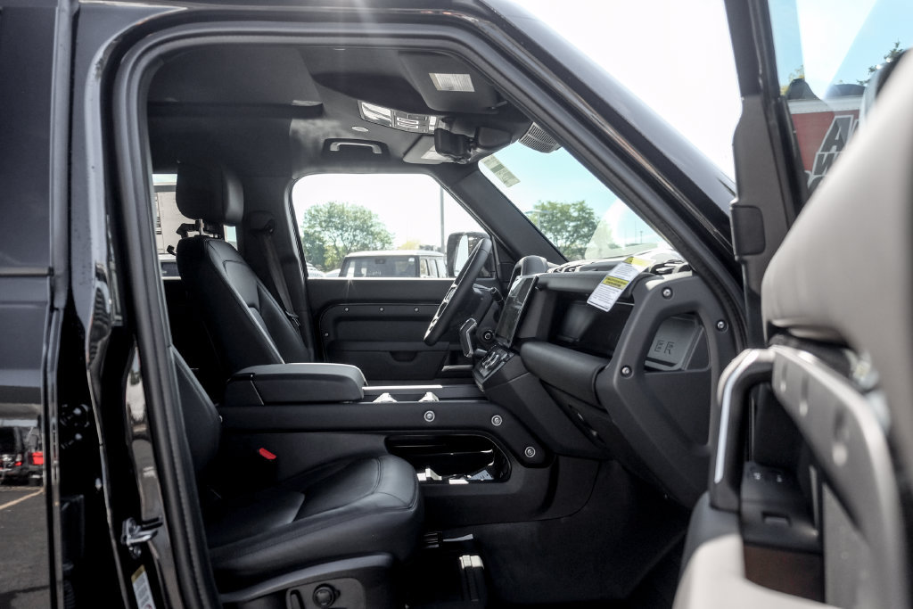 New 2026 Land Rover Defender 110 X-Dynamic SE AWD/4WD image 22