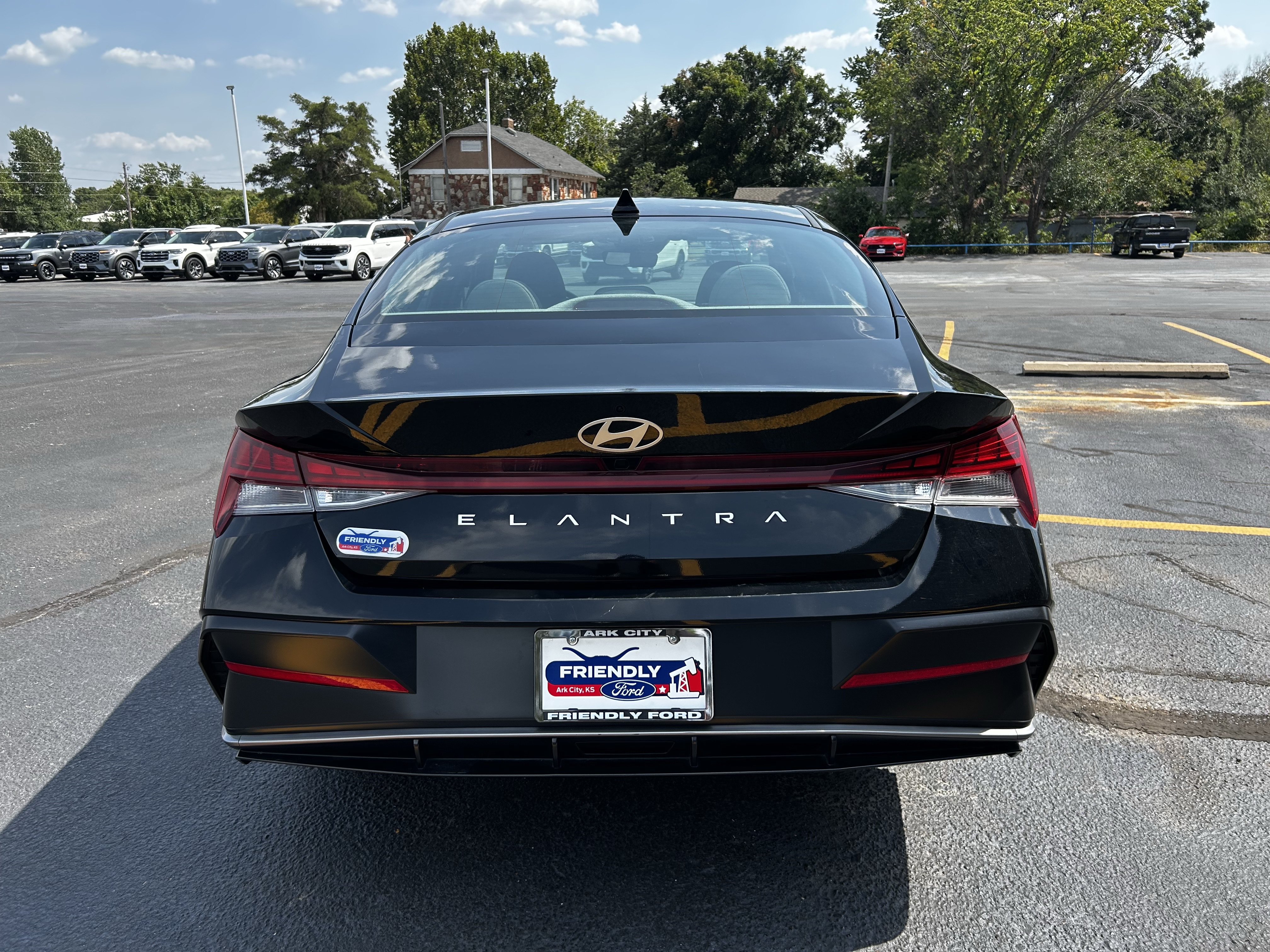Used 2025 Hyundai Elantra SEL FWD image 8