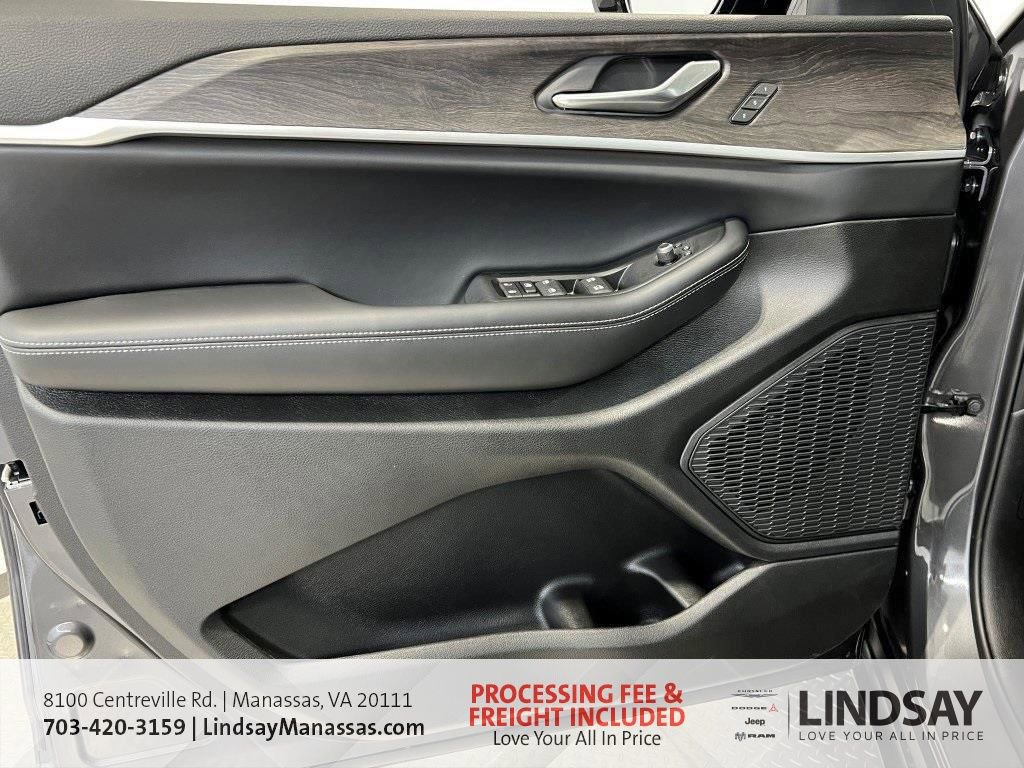 New 2025 Jeep Grand Cherokee L Limited w/ Trailer Tow Package image 29