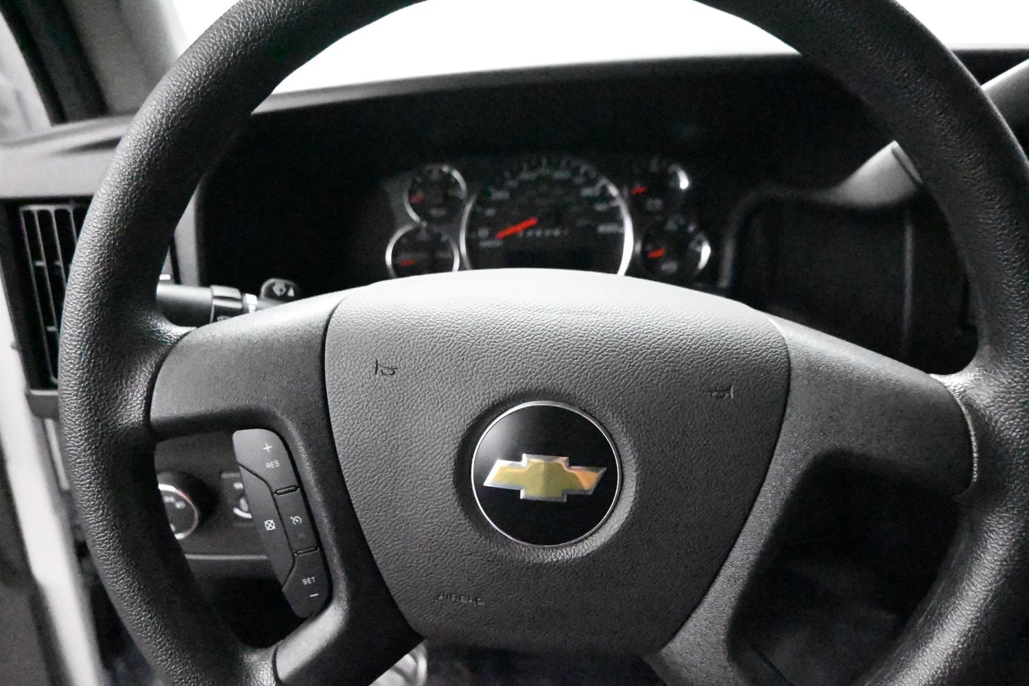 Used 2025 Chevrolet Express 3500 LT w/ LT Preferred Equipment Group RWD image 15