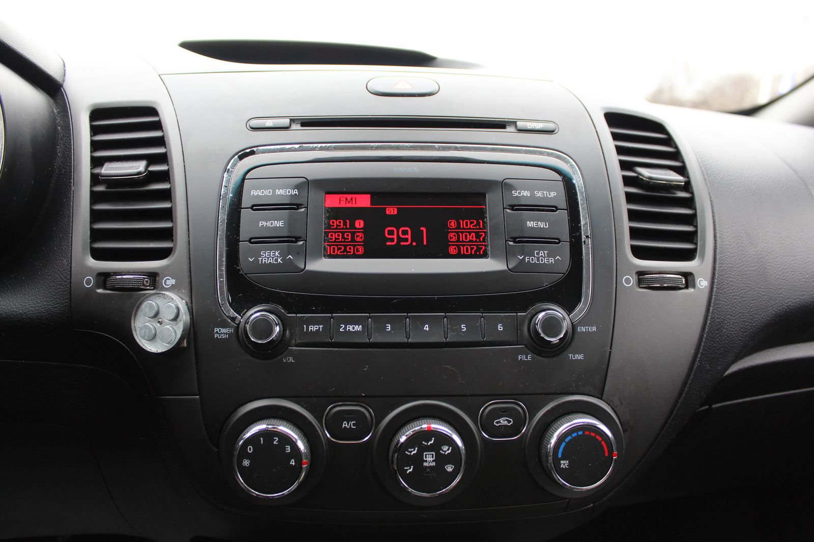 Used 2017 Kia Forte LX image 16